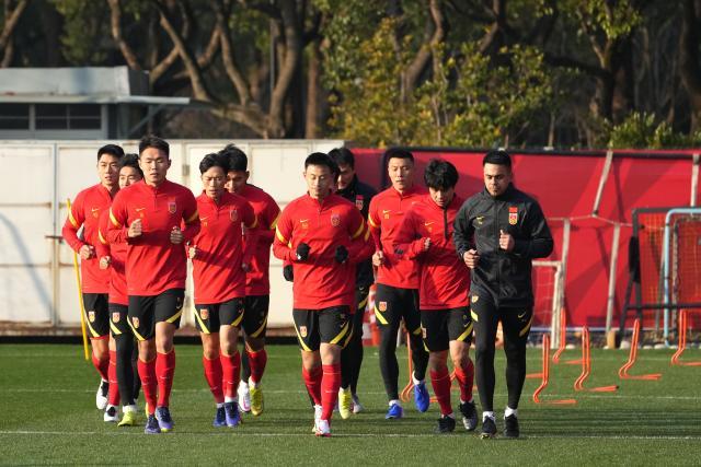 半岛体育官网-国足内部PK赛后恢复训练 吴曦等六国脚因伤休整